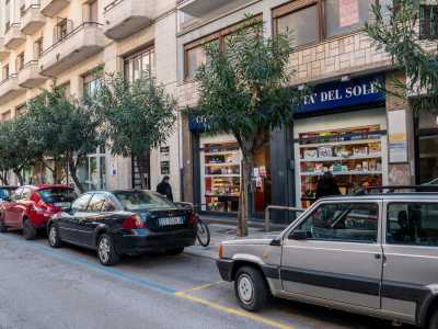 Sempre risalente agli anni 70 � il negozio �Citt� del Sole�, situato in via Putignani 14/A
